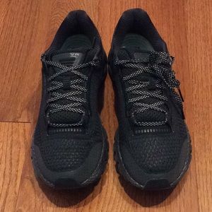 Under Armour 9.5 Hovr black men’s sneakers